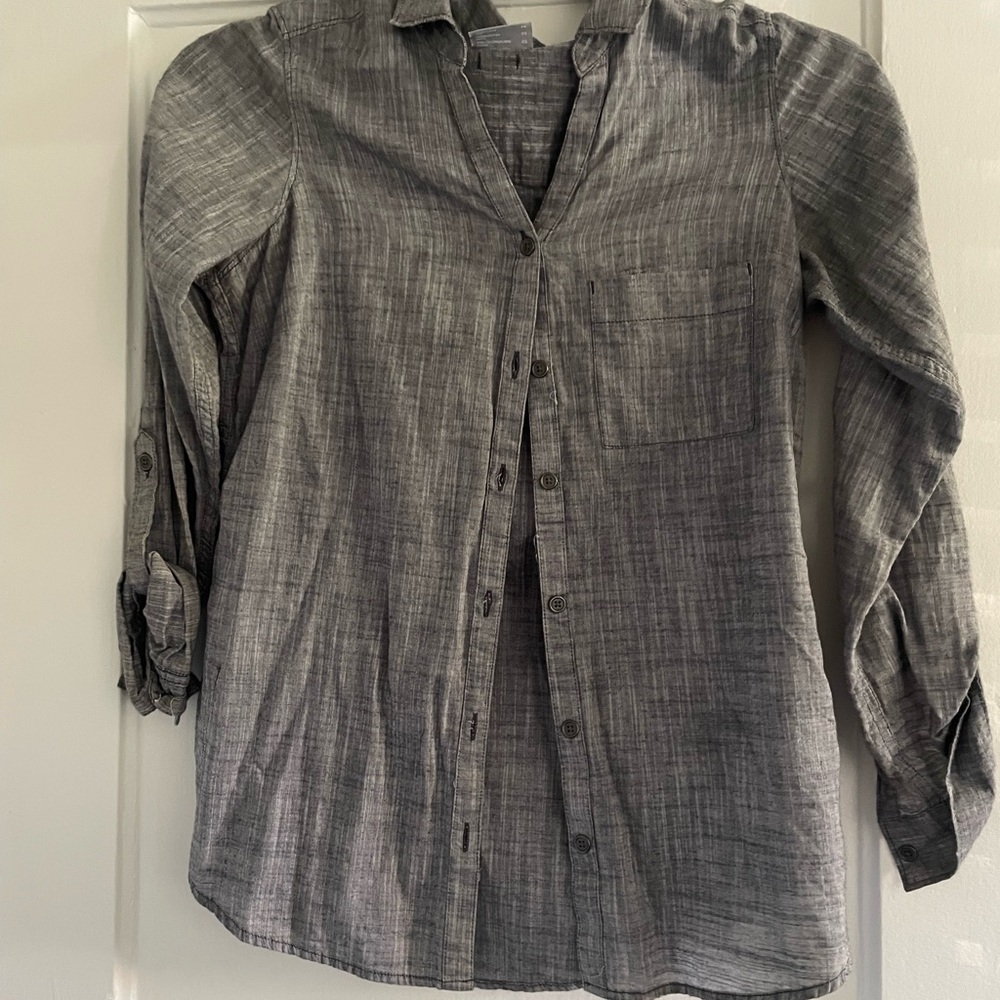 Women’s Gray Button-Up Shirt